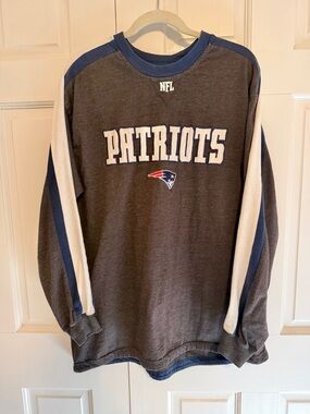 NFL New England Patriots Long Sleeve Shirt Men's XL Gray Crewneck Football Tee
